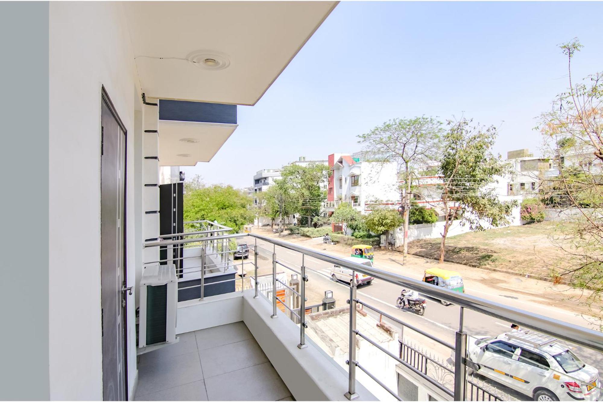 Hotel Leaf 9, Cyber City Near Ambience Mall Gurgaon Esterno foto