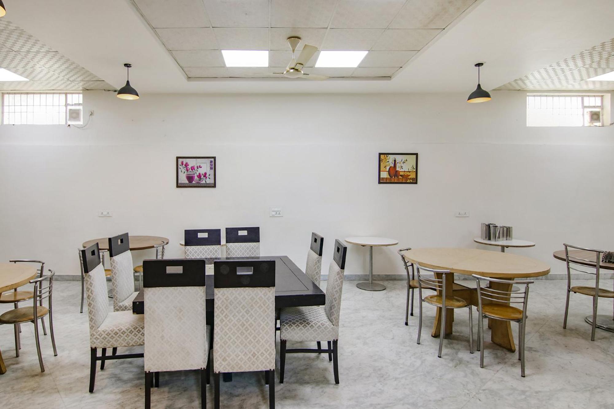 Hotel Leaf 9, Cyber City Near Ambience Mall Gurgaon Esterno foto